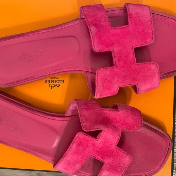 Hermès Oran Sandals 
Authentic 
Worn 
7.5
Suede Hot Pink - Picture 2 of 4